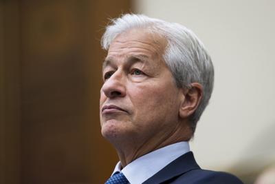Why Jamie Dimon apologized to Elizabeth Warren